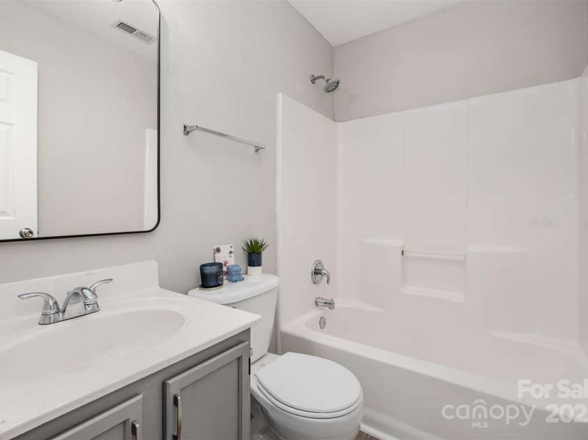 1776 Rosewell Drive, Rock Hill, SC 29732.  MLS# CAR4283628, YatesRealty ID 35357. Full bath 1