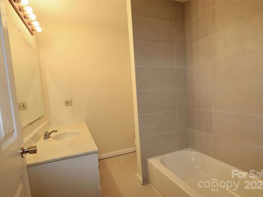 249 Cherry Hollow Road, Burnsville, NC 28714.  MLS# CAR4322750, YatesRealty ID 3536. Second Bath