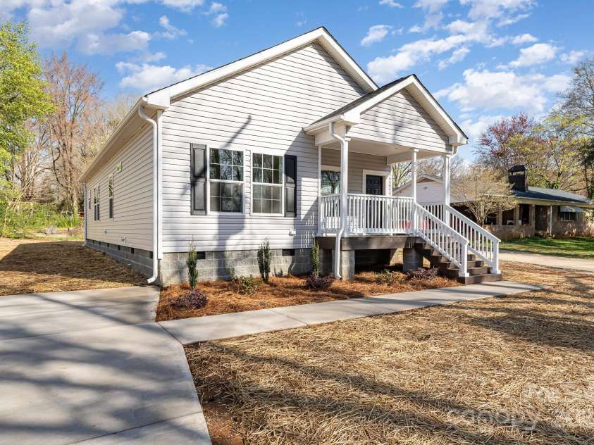 607 Hoover Drive, Lexington, NC 27292.  MLS# CAR4234820, YatesRealty ID 3536. 