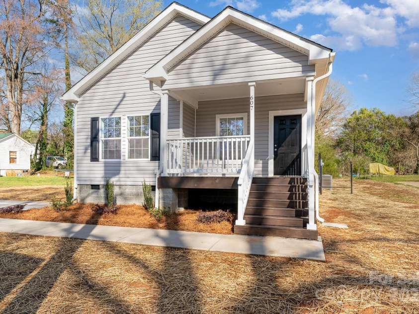 607 Hoover Drive, Lexington, NC 27292.  MLS# CAR4234820, YatesRealty ID 3536. 