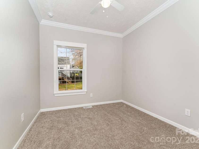 607 Hoover Drive, Lexington, NC 27292.  MLS# CAR4234820, YatesRealty ID 3536. 