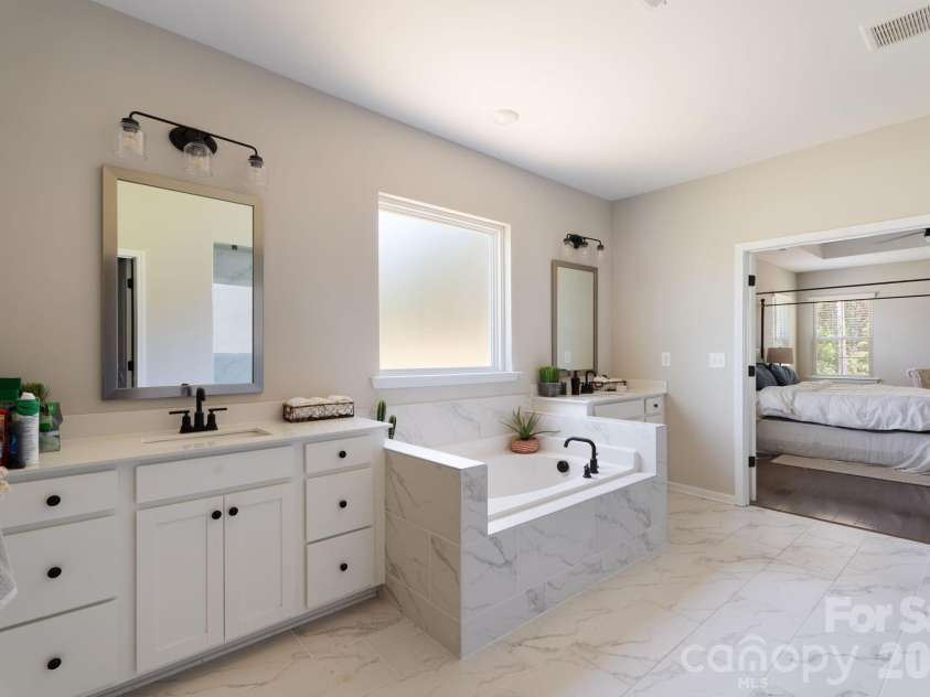3138 Montreaux Valley Drive, Fort Mill, SC 29707.  MLS# CAR4391047, YatesRealty ID 35362. 