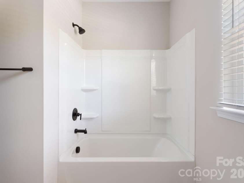 3138 Montreaux Valley Drive, Fort Mill, SC 29707.  MLS# CAR4391047, YatesRealty ID 35362. 