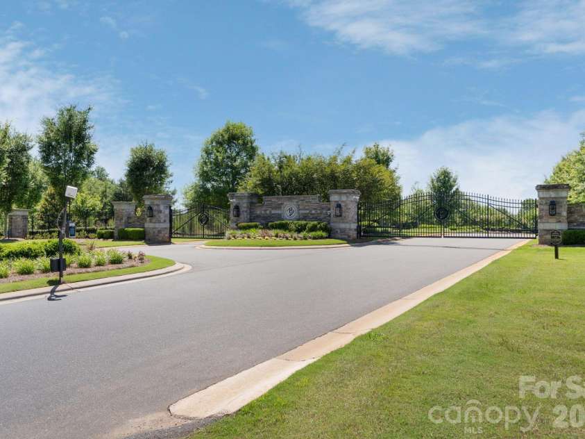 3138 Montreaux Valley Drive, Fort Mill, SC 29707.  MLS# CAR4391047, YatesRealty ID 35362. 