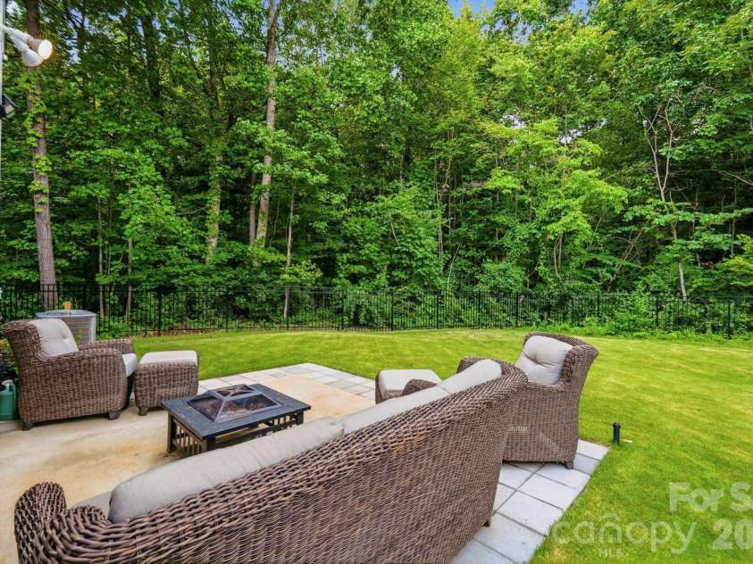 4005 Ruth Creek Court, Charlotte, NC 28216.  MLS# CAR4399048, YatesRealty ID 35364. 