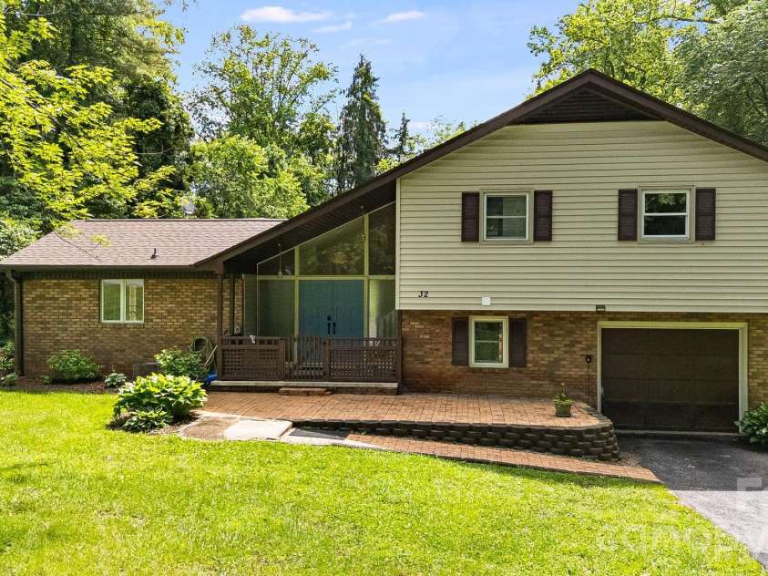 32 Mayfair Drive, Candler, NC 28715.  MLS# CAR4392323, YatesRealty ID 35365. 