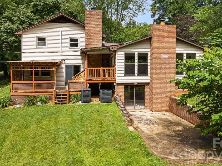 32 Mayfair Drive, Candler, NC 28715.  MLS# CAR4392323, YatesRealty ID 35365. 