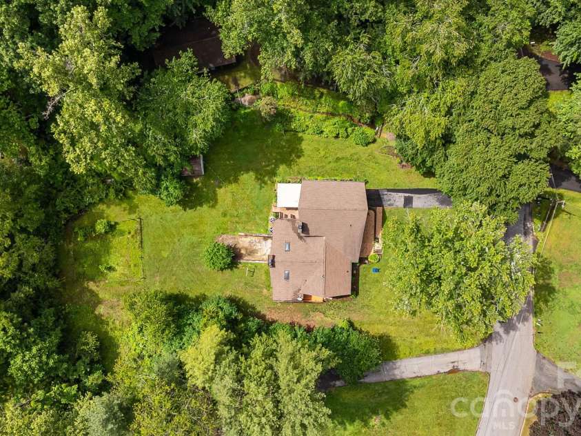 32 Mayfair Drive, Candler, NC 28715.  MLS# CAR4392323, YatesRealty ID 35365. 