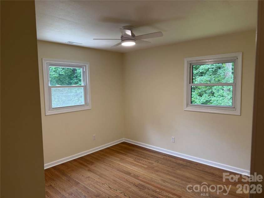 32 Mayfair Drive, Candler, NC 28715.  MLS# CAR4392323, YatesRealty ID 35365. Bedroom
