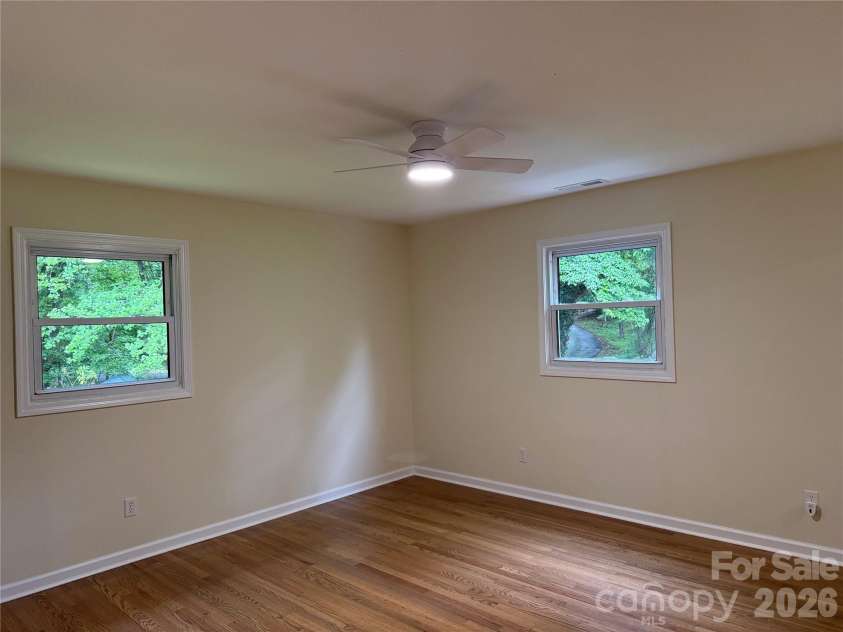 32 Mayfair Drive, Candler, NC 28715.  MLS# CAR4392323, YatesRealty ID 35365. Bedroom
