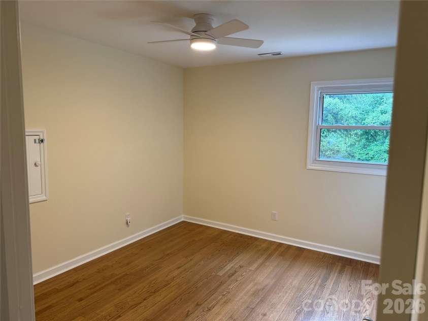 32 Mayfair Drive, Candler, NC 28715.  MLS# CAR4392323, YatesRealty ID 35365. Bedroom