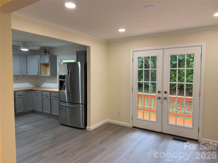 32 Mayfair Drive, Candler, NC 28715.  MLS# CAR4392323, YatesRealty ID 35365. Dining space w/ side deck.