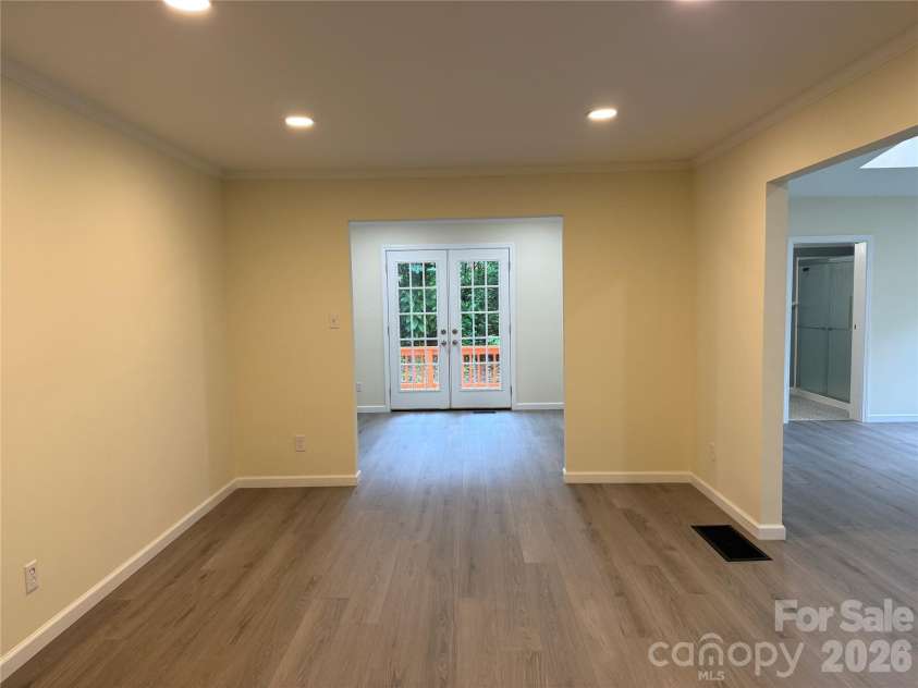 32 Mayfair Drive, Candler, NC 28715.  MLS# CAR4392323, YatesRealty ID 35365. Looking into dining area.