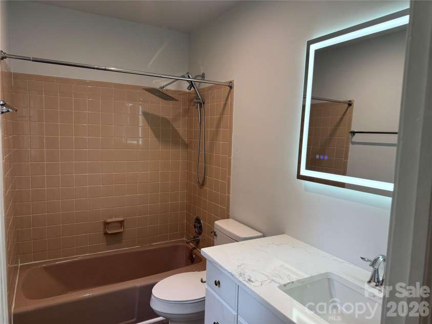 32 Mayfair Drive, Candler, NC 28715.  MLS# CAR4392323, YatesRealty ID 35365. Main bedroom bathroom
