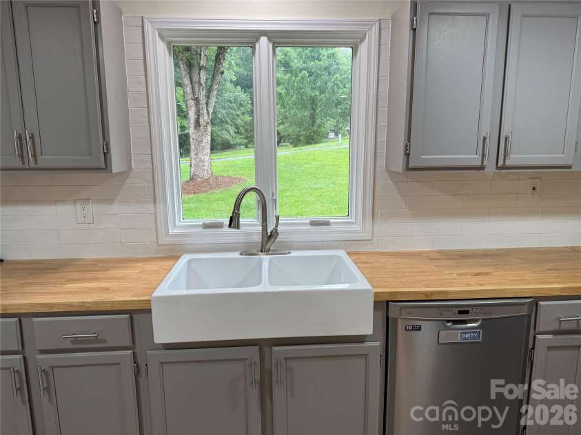 32 Mayfair Drive, Candler, NC 28715.  MLS# CAR4392323, YatesRealty ID 35365. Remodeled kitchen