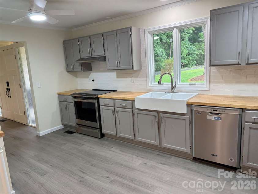 32 Mayfair Drive, Candler, NC 28715.  MLS# CAR4392323, YatesRealty ID 35365. Remodeled kitchen