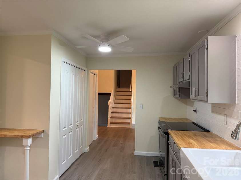 32 Mayfair Drive, Candler, NC 28715.  MLS# CAR4392323, YatesRealty ID 35365. Remodeled kitchen