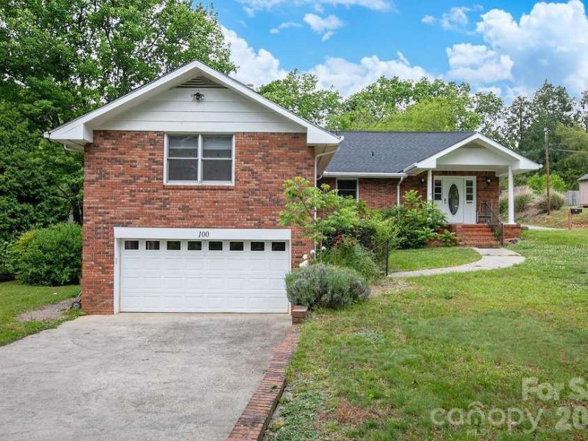 100 Kilpatrick Street, Brevard, NC 28712.  MLS# CAR4382761, YatesRealty ID 35369. 100 Kilpatrick