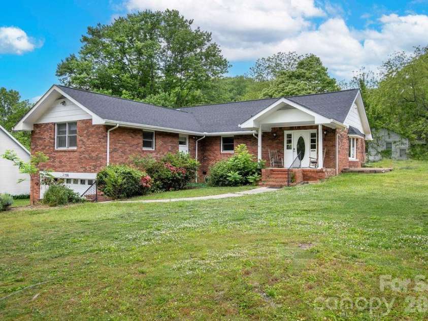 100 Kilpatrick Street, Brevard, NC 28712.  MLS# CAR4382761, YatesRealty ID 35369. 100 Kilpatrick