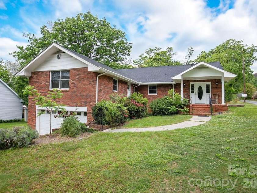 100 Kilpatrick Street, Brevard, NC 28712.  MLS# CAR4382761, YatesRealty ID 35369. 100 Kilpatrick