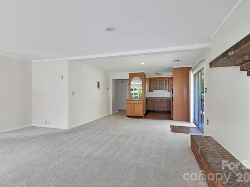 100 Kilpatrick Street, Brevard, NC 28712.  MLS# CAR4382761, YatesRealty ID 35369. Dining area