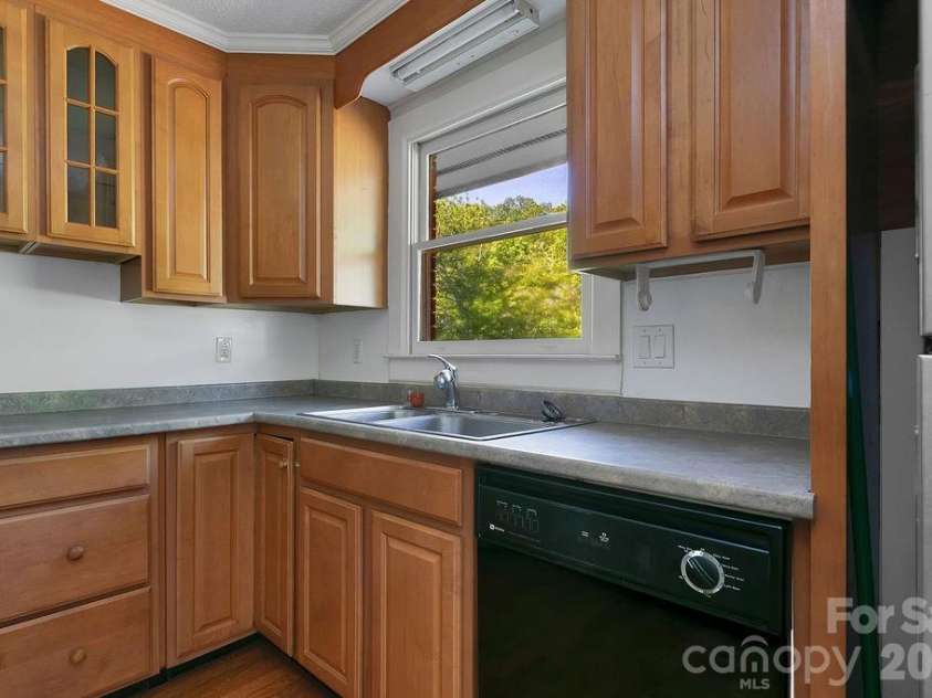 100 Kilpatrick Street, Brevard, NC 28712.  MLS# CAR4382761, YatesRealty ID 35369. Kitchen