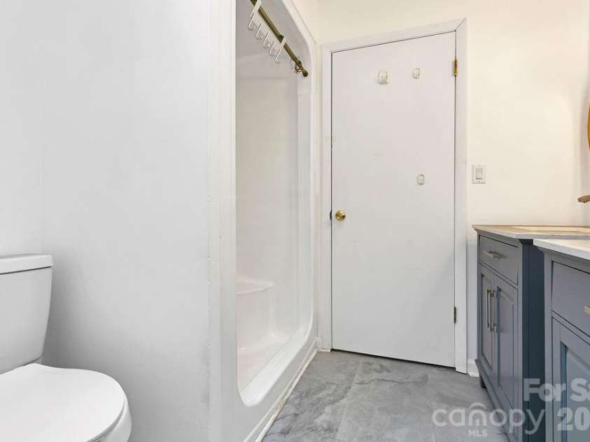 100 Kilpatrick Street, Brevard, NC 28712.  MLS# CAR4382761, YatesRealty ID 35369. Shared bathroom