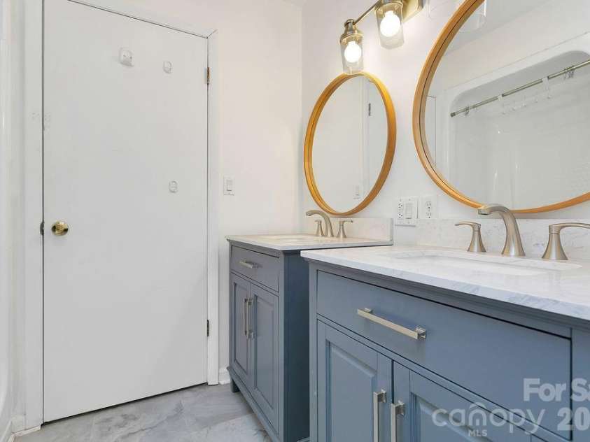 100 Kilpatrick Street, Brevard, NC 28712.  MLS# CAR4382761, YatesRealty ID 35369. Shared bathroom with double vanities