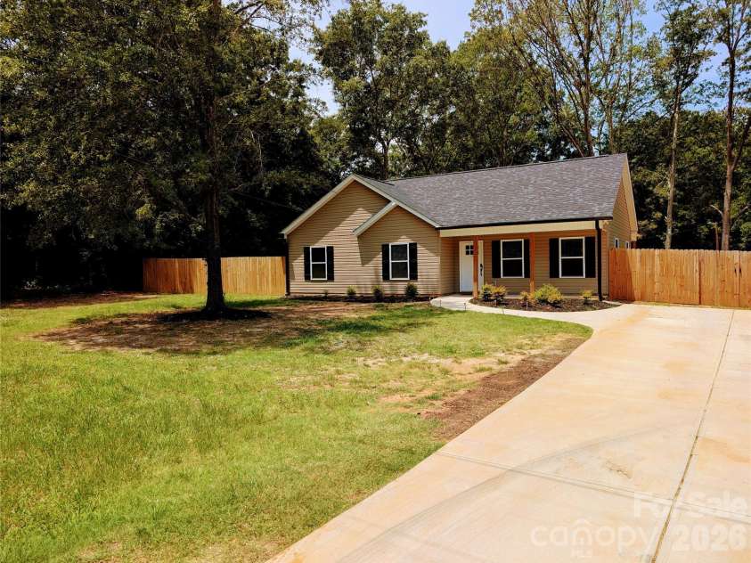 711 Guinn Street, Clover, SC 29710.  MLS# CAR4400635, YatesRealty ID 35370. 