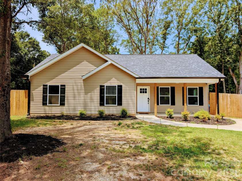 711 Guinn Street, Clover, SC 29710.  MLS# CAR4400635, YatesRealty ID 35370. 