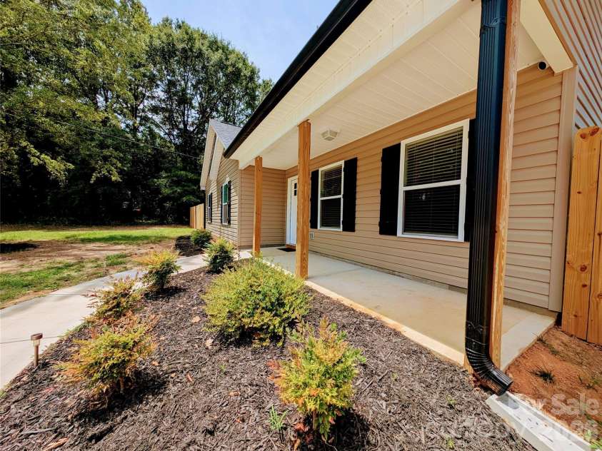 711 Guinn Street, Clover, SC 29710.  MLS# CAR4400635, YatesRealty ID 35370. 