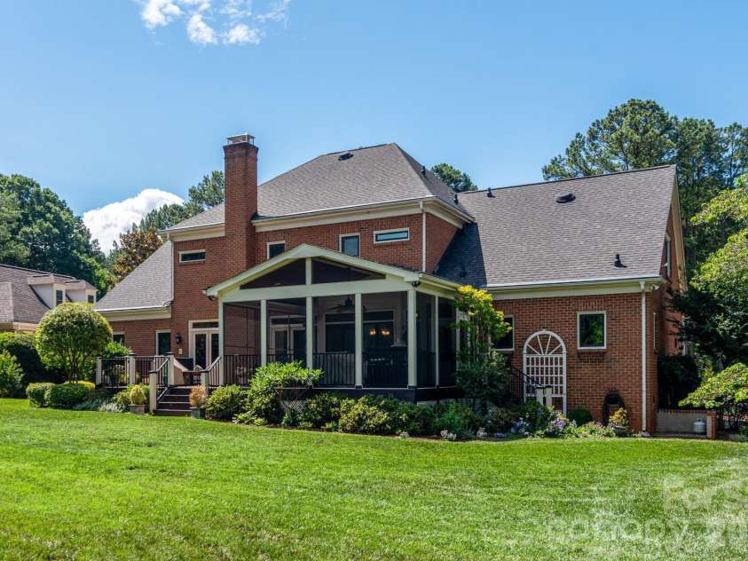 19223 Stableford Lane, Cornelius, NC 28031.  MLS# CAR4395781, YatesRealty ID 35371. 