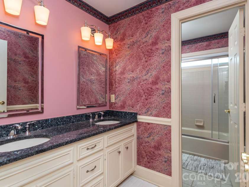 19223 Stableford Lane, Cornelius, NC 28031.  MLS# CAR4395781, YatesRealty ID 35371. Bath 2