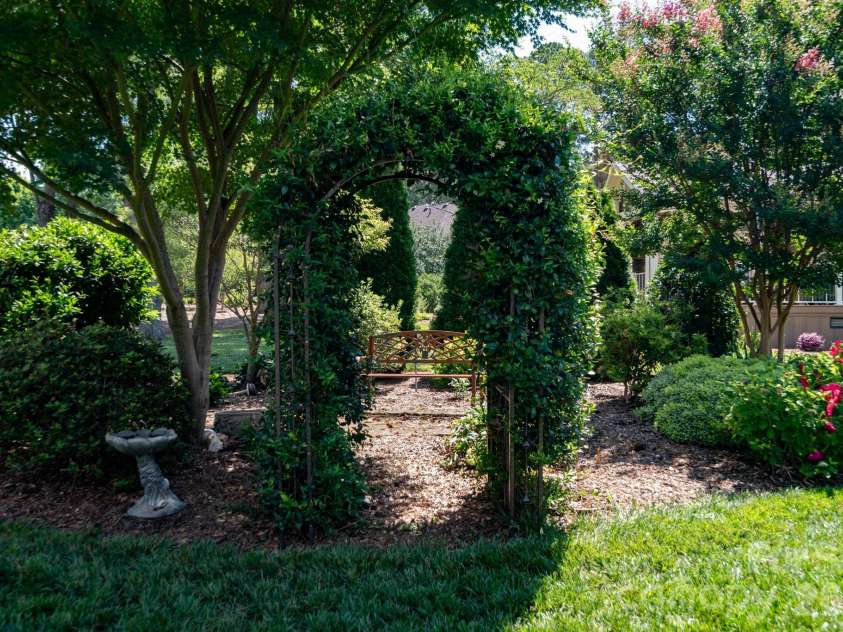 19223 Stableford Lane, Cornelius, NC 28031.  MLS# CAR4395781, YatesRealty ID 35371. Garden Area