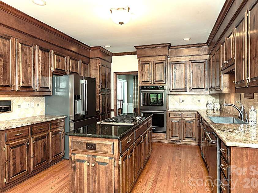 19223 Stableford Lane, Cornelius, NC 28031.  MLS# CAR4395781, YatesRealty ID 35371. Kitchen