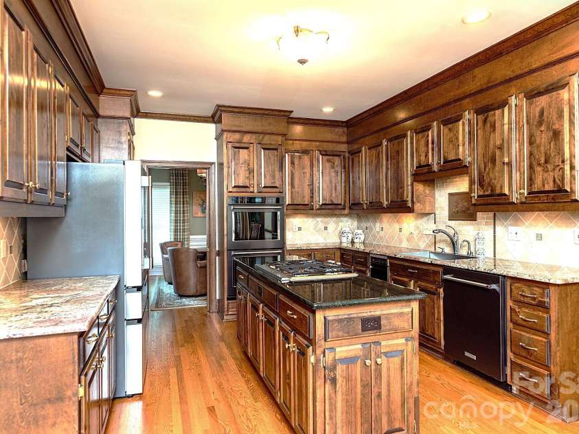 19223 Stableford Lane, Cornelius, NC 28031.  MLS# CAR4395781, YatesRealty ID 35371. Kitchen