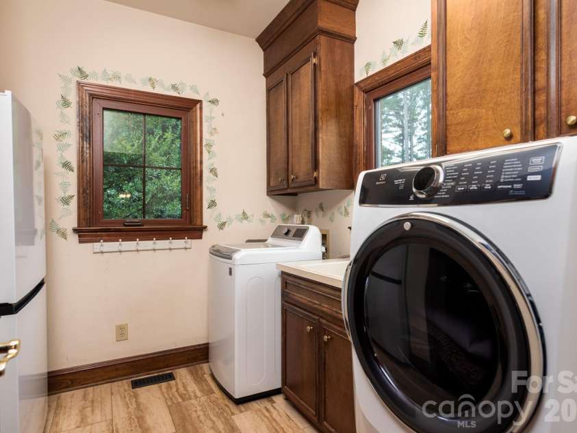 19223 Stableford Lane, Cornelius, NC 28031.  MLS# CAR4395781, YatesRealty ID 35371. Laundry Room