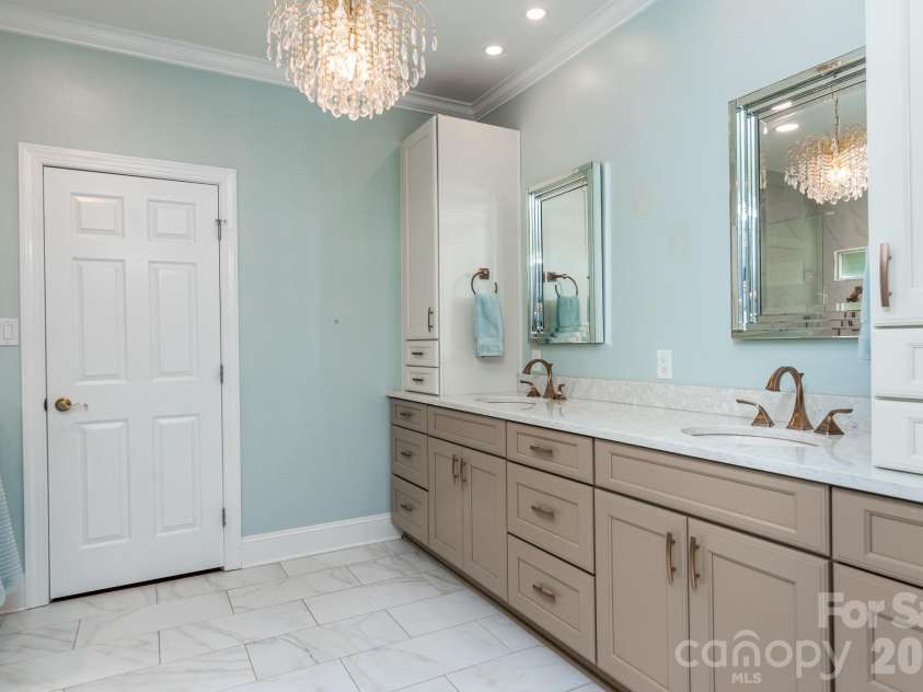 19223 Stableford Lane, Cornelius, NC 28031.  MLS# CAR4395781, YatesRealty ID 35371. Primary Bath