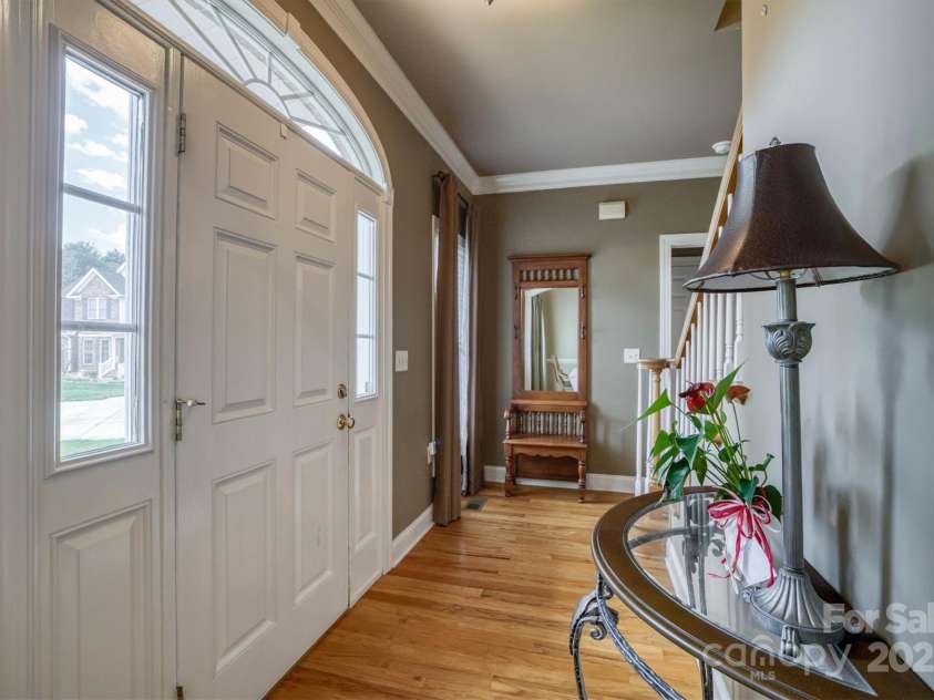 2640 Ironwood Drive, Hickory, NC 28602.  MLS# CAR4280931, YatesRealty ID 35372. 