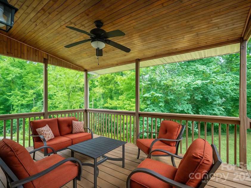 2640 Ironwood Drive, Hickory, NC 28602.  MLS# CAR4280931, YatesRealty ID 35372. 