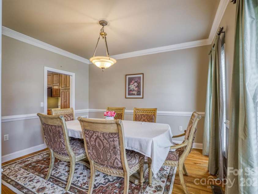 2640 Ironwood Drive, Hickory, NC 28602.  MLS# CAR4280931, YatesRealty ID 35372. 