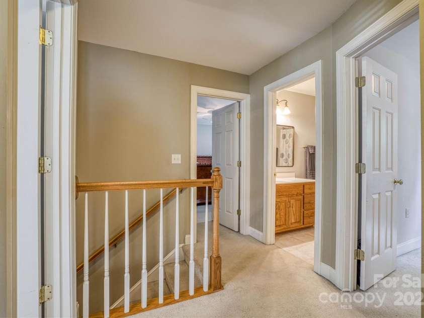 2640 Ironwood Drive, Hickory, NC 28602.  MLS# CAR4280931, YatesRealty ID 35372. 