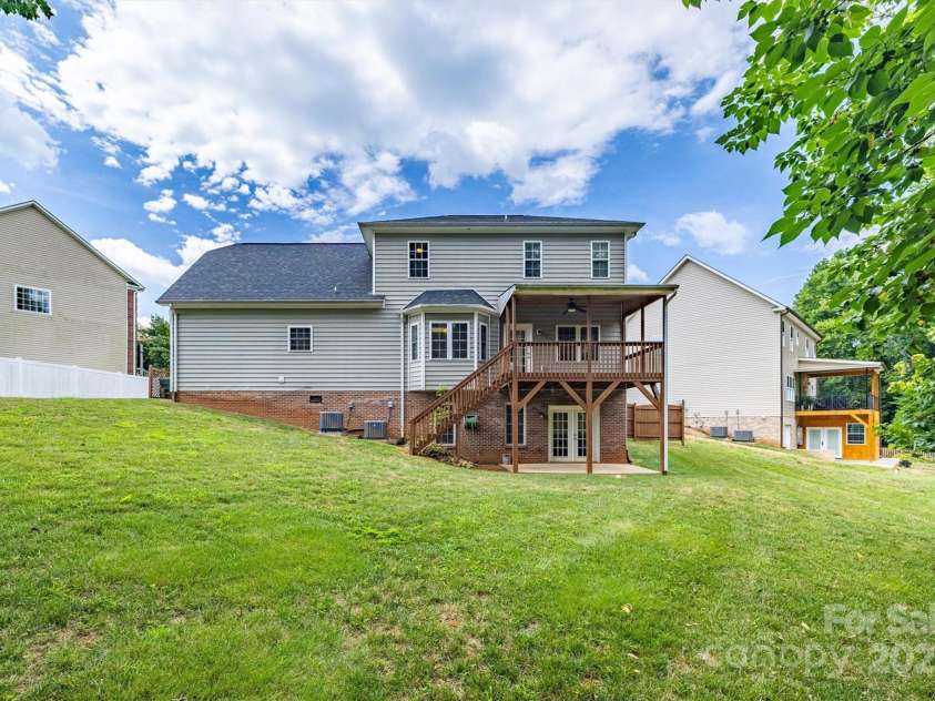 2640 Ironwood Drive, Hickory, NC 28602.  MLS# CAR4280931, YatesRealty ID 35372. 