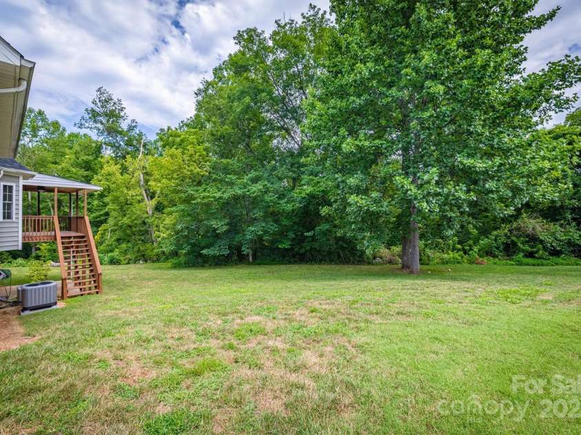 2640 Ironwood Drive, Hickory, NC 28602.  MLS# CAR4280931, YatesRealty ID 35372. 