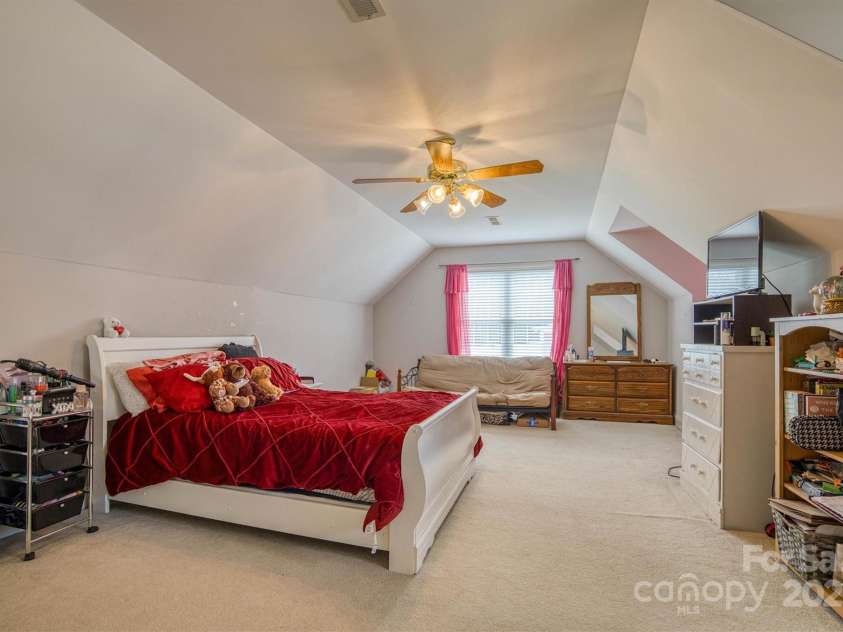 2640 Ironwood Drive, Hickory, NC 28602.  MLS# CAR4280931, YatesRealty ID 35372. Bonus Room