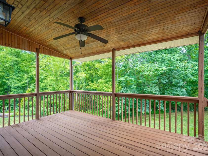 2640 Ironwood Drive, Hickory, NC 28602.  MLS# CAR4280931, YatesRealty ID 35372. Covered deck off LR