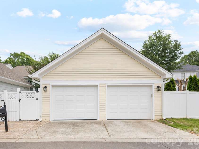 3229 Colonel Springs Way, Fort Mill, SC 29708.  MLS# CAR4390269, YatesRealty ID 35373. 