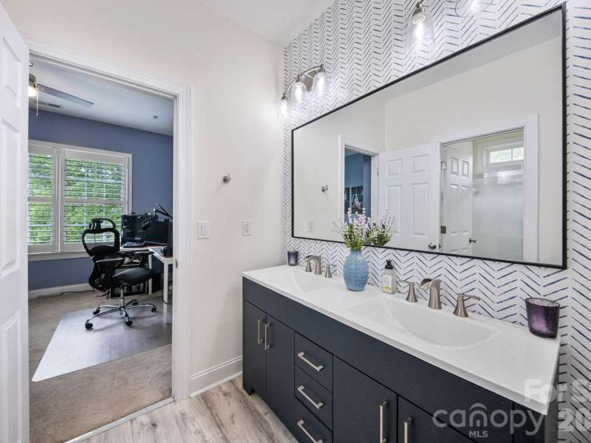 3229 Colonel Springs Way, Fort Mill, SC 29708.  MLS# CAR4390269, YatesRealty ID 35373. Jack and Jill Bath