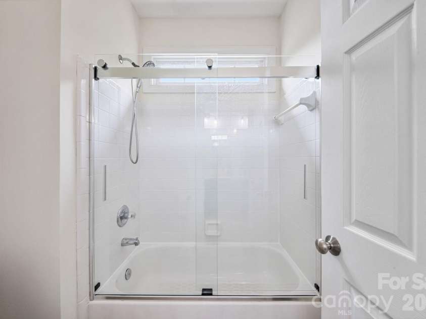 3229 Colonel Springs Way, Fort Mill, SC 29708.  MLS# CAR4390269, YatesRealty ID 35373. Jack and Jill Bath