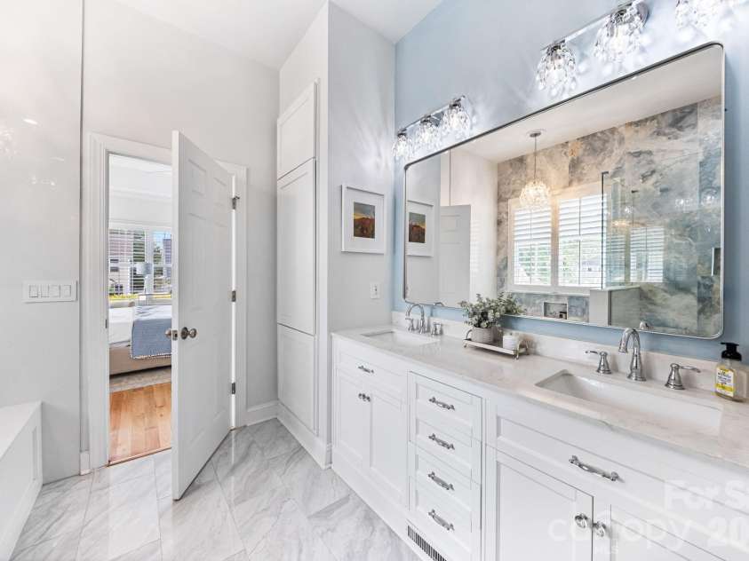 3229 Colonel Springs Way, Fort Mill, SC 29708.  MLS# CAR4390269, YatesRealty ID 35373. Primary Bath